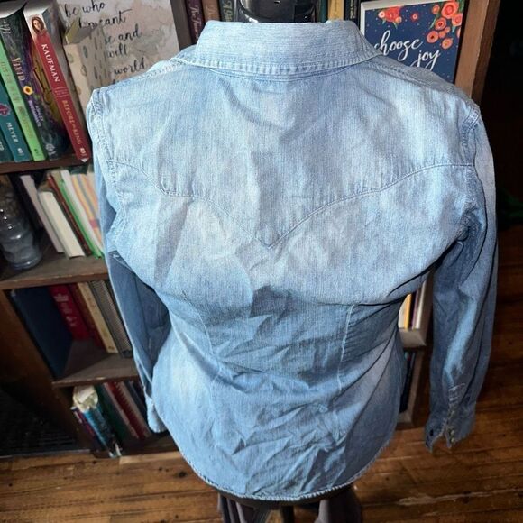 Rock+Roll Cowgirl distressed button down S denim western shirt - Picture 3 of 4